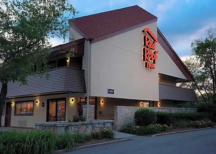 Red Roof East - Casino District Мотель 2*